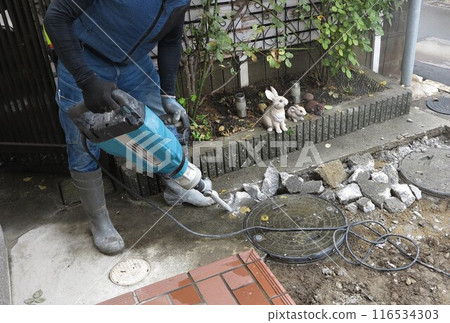 Sewerage construction site, jackhammer, breaker, noise 116534303