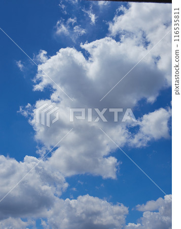 夏天美麗的藍天和美麗的雲彩 116535811