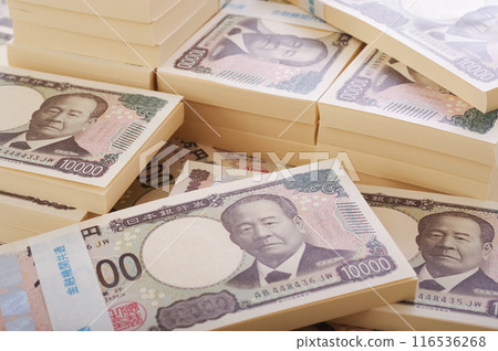 A large stack of 10,000 yen bills 116536268