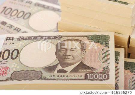 A large stack of 10,000 yen bills 116536270