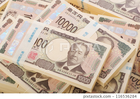 一大疊 10,000 日圓紙幣 116536284