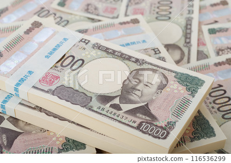 一大疊 10,000 日圓紙幣 116536299