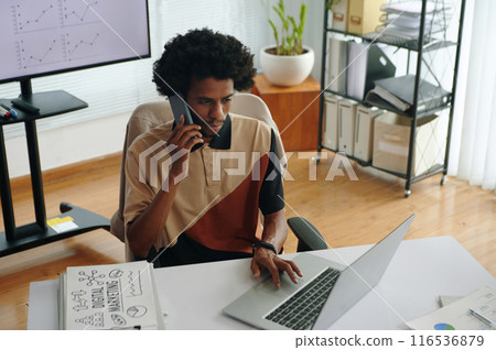Marketing Specialist Discussing Project With Customer 116536879