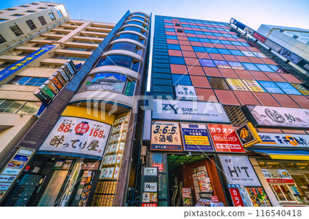 日本東京城市景觀七月。日暮里站前的酒吧街景觀=5號 日本東京城市景觀七月。日暮里站前的酒吧街景觀=5號 116540418