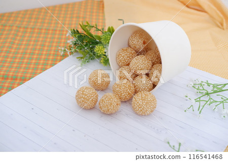 round cake filled with green beans as a background round cake filled with green beans as a background 116541468