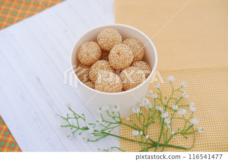round cake filled with green beans as a background 116541477