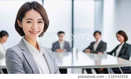 商務辦公室和微笑的女人 116542858