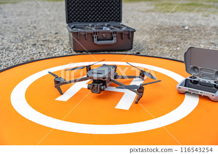 Drone and landing pad Drone and landing pad 116543254