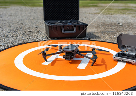 Drone and landing pad 116543268