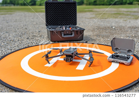 Drone and landing pad Drone and landing pad 116543277