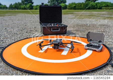 Drone and landing pad 116543284