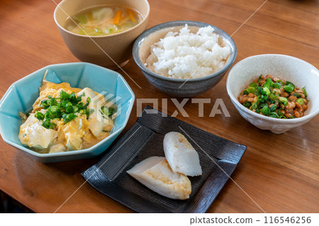 早餐有雞蛋和豆腐 116546256