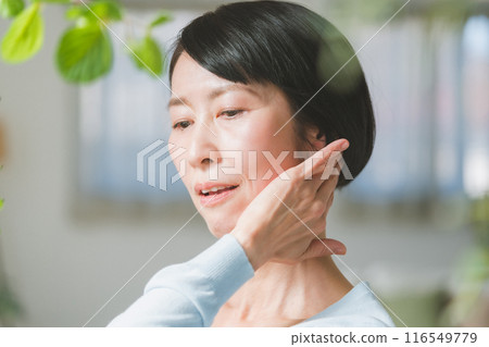 female, females, lady 116549779