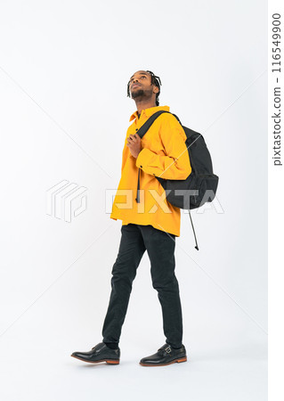 黑人仰視的全身照片 116549900