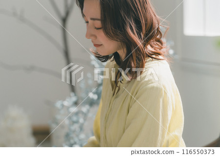 female, females, lady 116550373