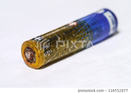 長期放置後已分解的乾電池 116552877