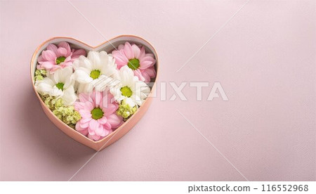 Heart-shaped gift box, bouquet, Valentine's Day, Mother's Day, birthday, Christmas 116552968