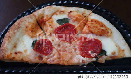 Delicious handmade half-cut pizza 116552985