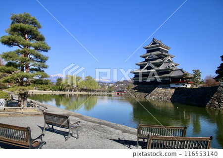 Matsumoto Castle and the Northern Alps (Matsumoto City, Nagano Prefecture) 116553140