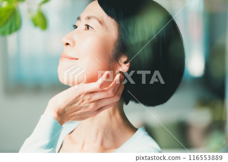 female, lady, woman 116553889