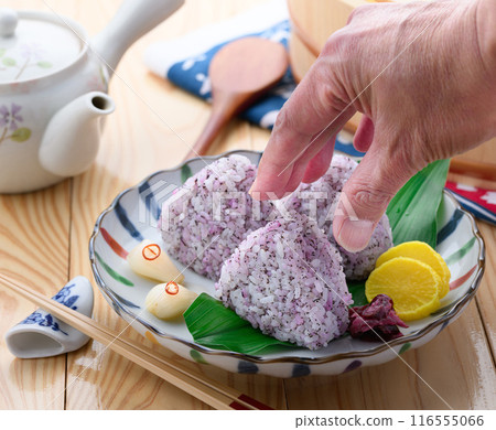 Everyone loves it♪ Yukari rice balls 116555066