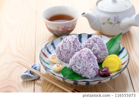 Everyone loves it♪ Yukari rice balls 116555073