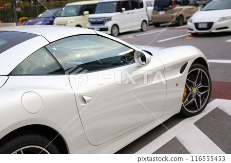 Supercar Ferrari Luxury car Pearl white White Sports car Takarazuka Takarazuka Revue Parking Lot Supercar Ferrari Luxury car Pearl white White Sports car Takarazuka Takarazuka Revue Parking Lot 116555453
