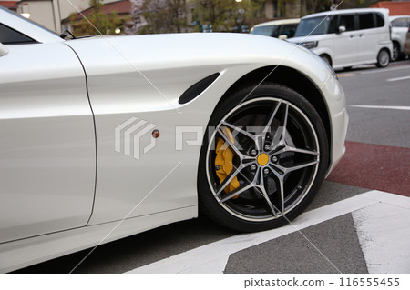 超級跑車 法拉利 豪華車 珍珠白 白色跑車 寶塚 寶塚歌劇團停車場 超級跑車 法拉利 豪華車 珍珠白 白色跑車 寶塚 寶塚歌劇團停車場 116555455