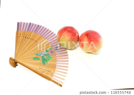 Two large peaches, "Yume Mizuki," and a folding fan 116555748