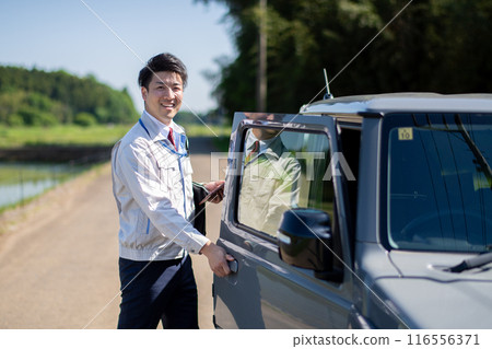 Staff and workers in cars 116556371