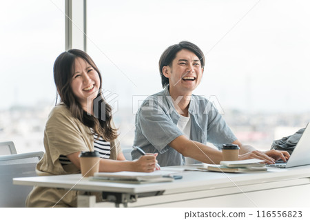 University students (high school students, cram schools, cram schools) receiving fun lectures at universities and schools University students (high school students, cram schools, cram schools) receiving fun lectures at universities and schools 116556823