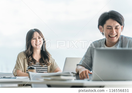 University students (high school students, cram schools, cram schools) receiving fun lectures at universities and schools 116556831