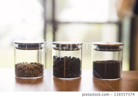Coffee beans: green beans, roasted beans and ground beans Coffee beans: green beans, roasted beans and ground beans 116557374