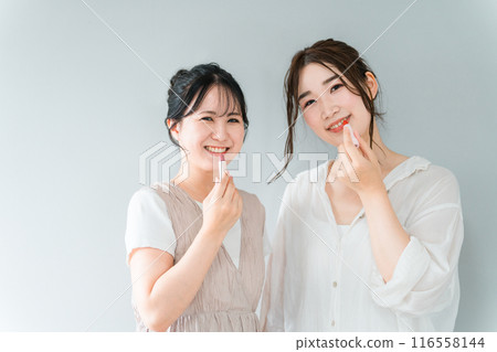 Women's makeup image (lipstick, lip gloss, cosmetics, rouge) 116558144