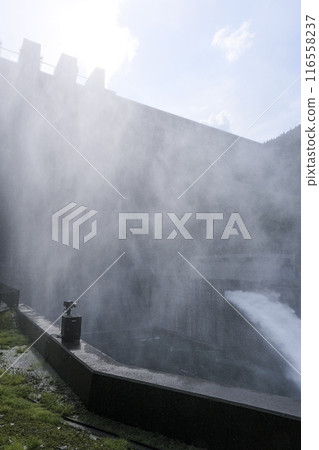 瀧澤水壩因排水而冒煙 116558237