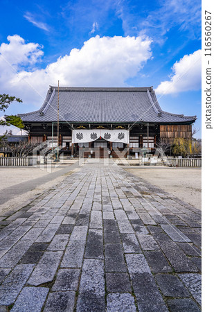 The national treasure "Mie-do Hall" at Senshu-ji Temple in Tsu City, Mie Prefecture The national treasure "Mie-do Hall" at Senshu-ji Temple in Tsu City, Mie Prefecture 116560267