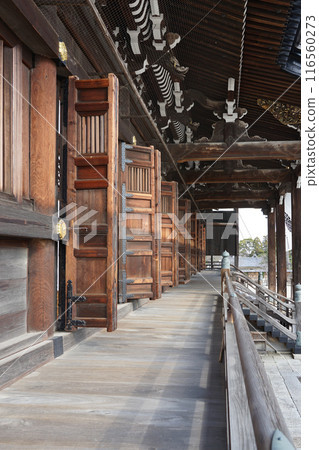 The national treasure "Mie-do Hall" at Senshu-ji Temple in Tsu City, Mie Prefecture The national treasure "Mie-do Hall" at Senshu-ji Temple in Tsu City, Mie Prefecture 116560273