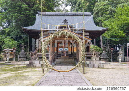 Kyoto Tanagura Mago Shrine - Passing through the straw ring Kyoto Tanagura Mago Shrine - Passing through the straw ring 116560767