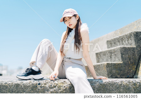 Korean fashion young girl 116561005