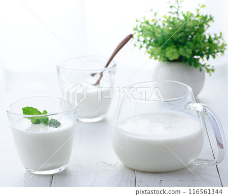 喝酸奶 喝酸奶 116561344