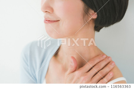 female, lady, woman 116563363