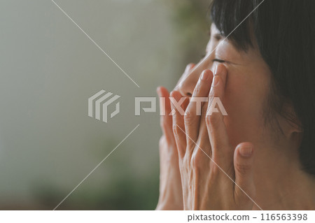 female, lady, woman 116563398
