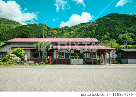 Suhara Station in early summer [Okusa Village, Kiso District] 116564179