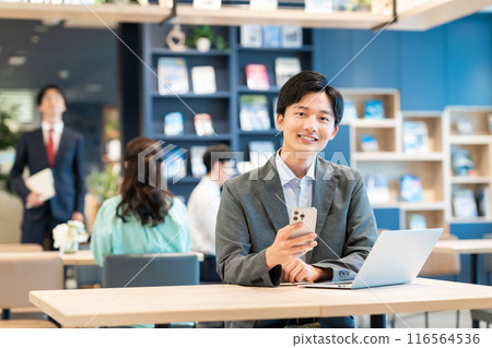 Young businessmen working in an office. Photo courtesy of Creadisce (Maruzen-Yushodo Co., Ltd.) 116564536