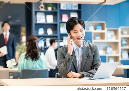 Young businessmen working in an office. Photo courtesy of Creadisce (Maruzen-Yushodo Co., Ltd.) 116564537