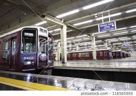 [Hankyu] Osaka Umeda Station (Kyoto Line, Takarazuka Line, Kobe Line) 116565893
