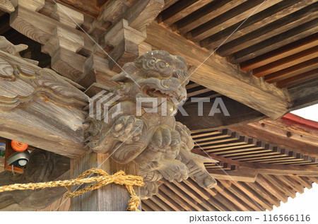 Guardian lion of Ryuto Shrine in Kawarasawa, Ogano-machi, Chichibu-gun, Saitama Prefecture 116566116