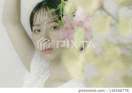拿著花的年輕女子的肖像 拿著花的年輕女子的肖像 116566776