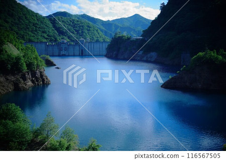 The Shimagawa Dam embankment and the surface of Lake Okushima 116567505