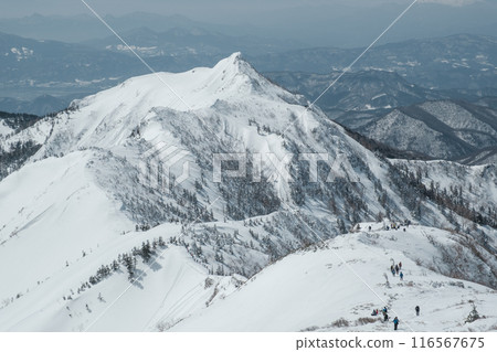 Snowy mountain scenery Snowy mountain scenery 116567675